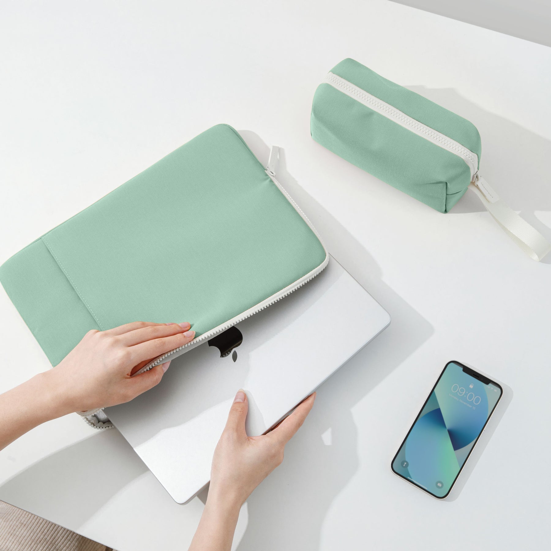 The Her-A23 Jelly Laptop Sleeve Kit 14-inch