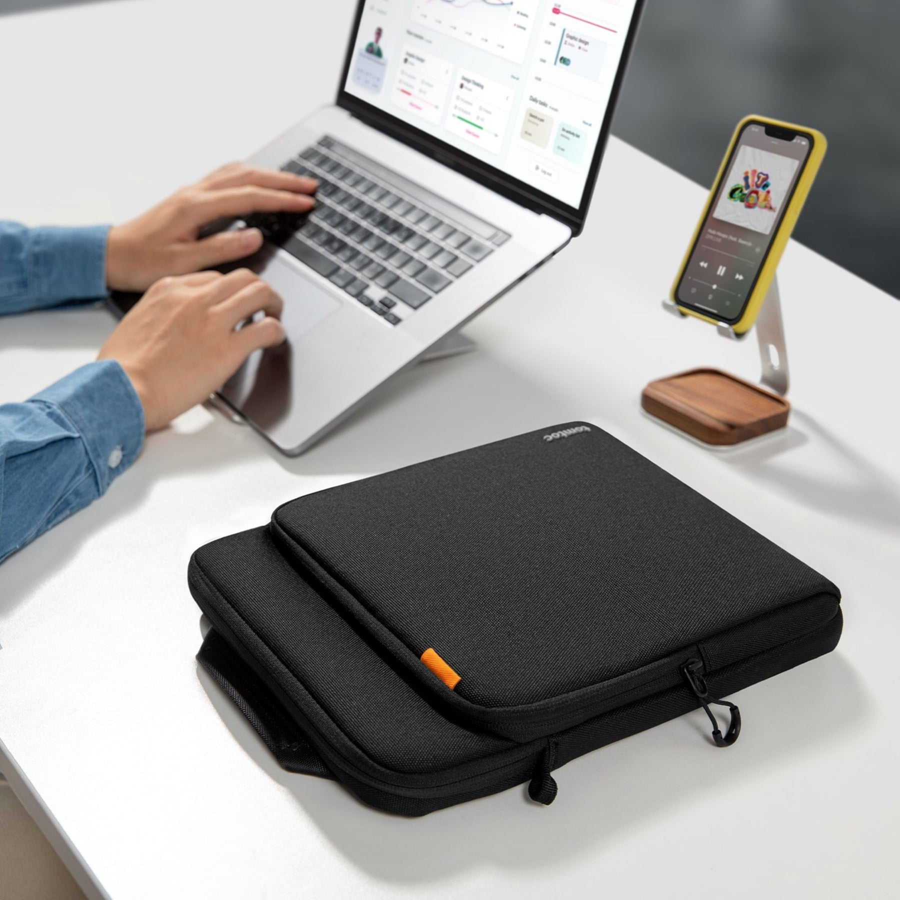 DefenderACE-H13 Laptop Shoulder Bag 13-inch | Black