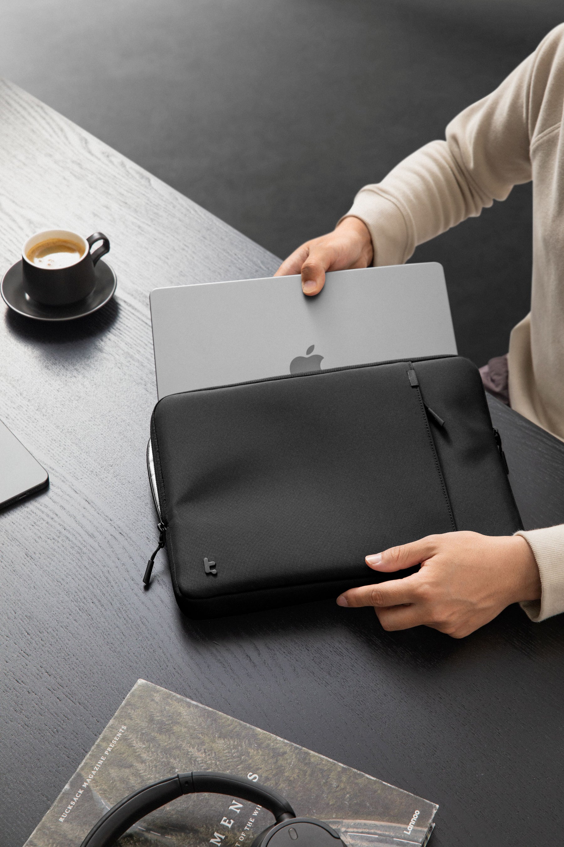 Defender-A13 Premium Laptop Sleeve - 16 inch - Black
