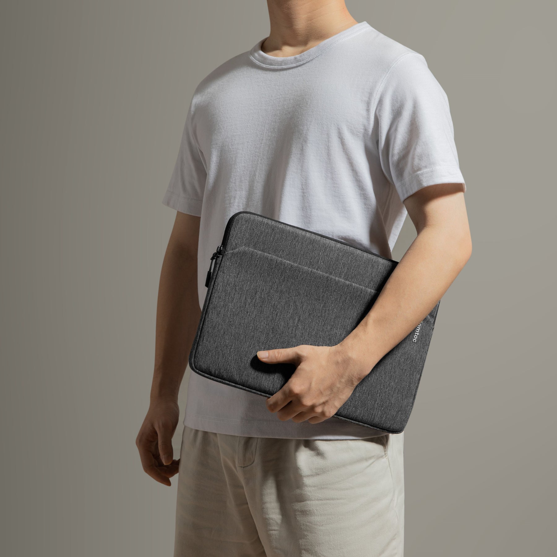 Light-A18 Laptop Sleeve 13-inch