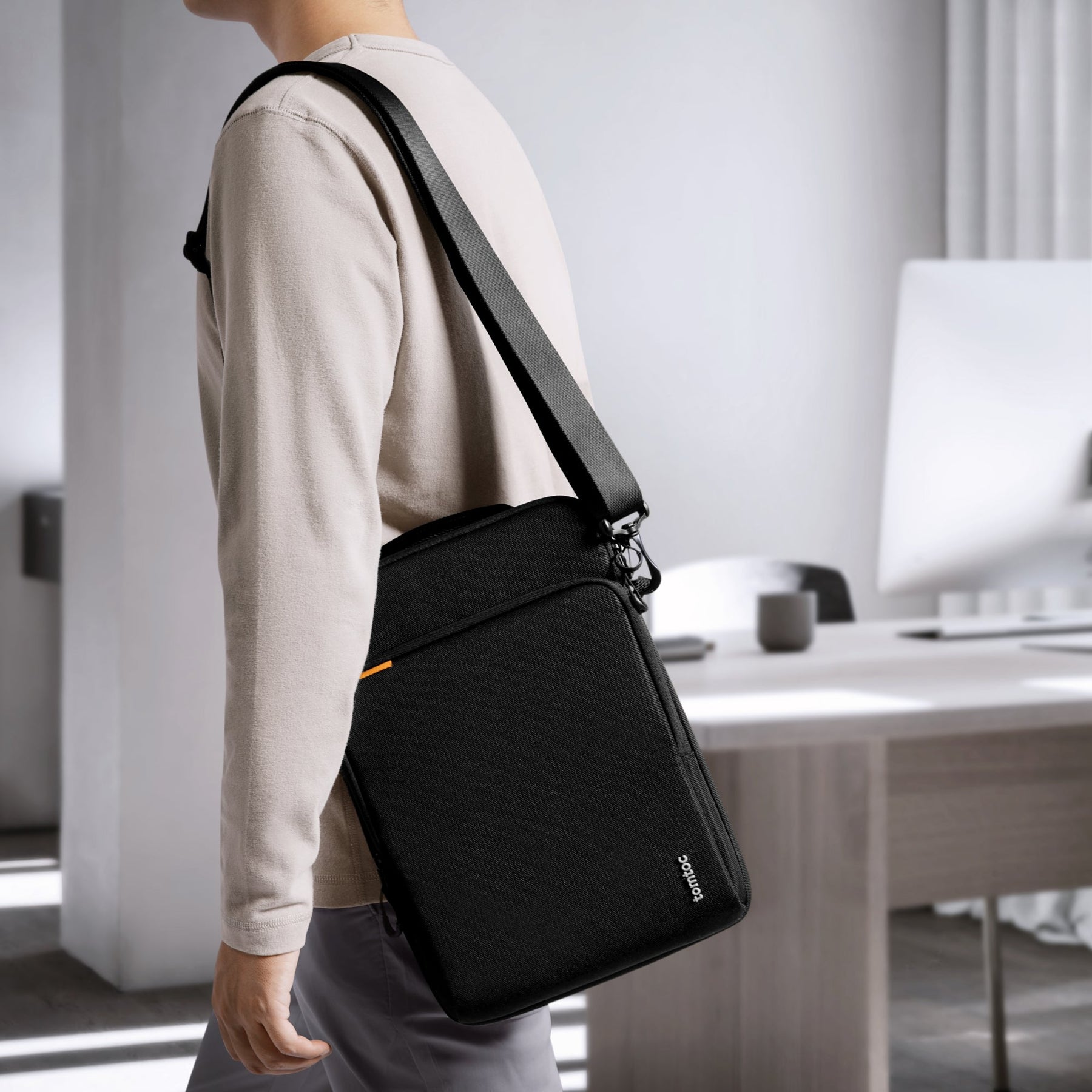 DefenderACE-H13 Laptop Shoulder Bag 14-inch | Black