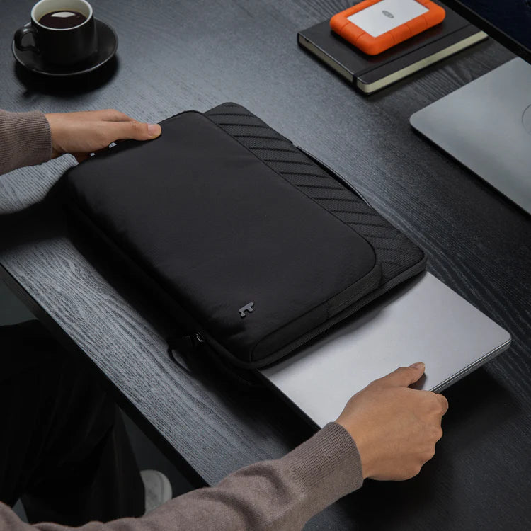 Voyage-A24 Laptop Briefcase for 16 inch MacBook Air/Pro