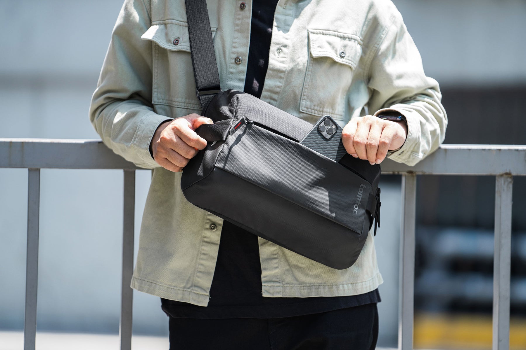 Explorer-H02 Sling Bag M 11-inch [7L]