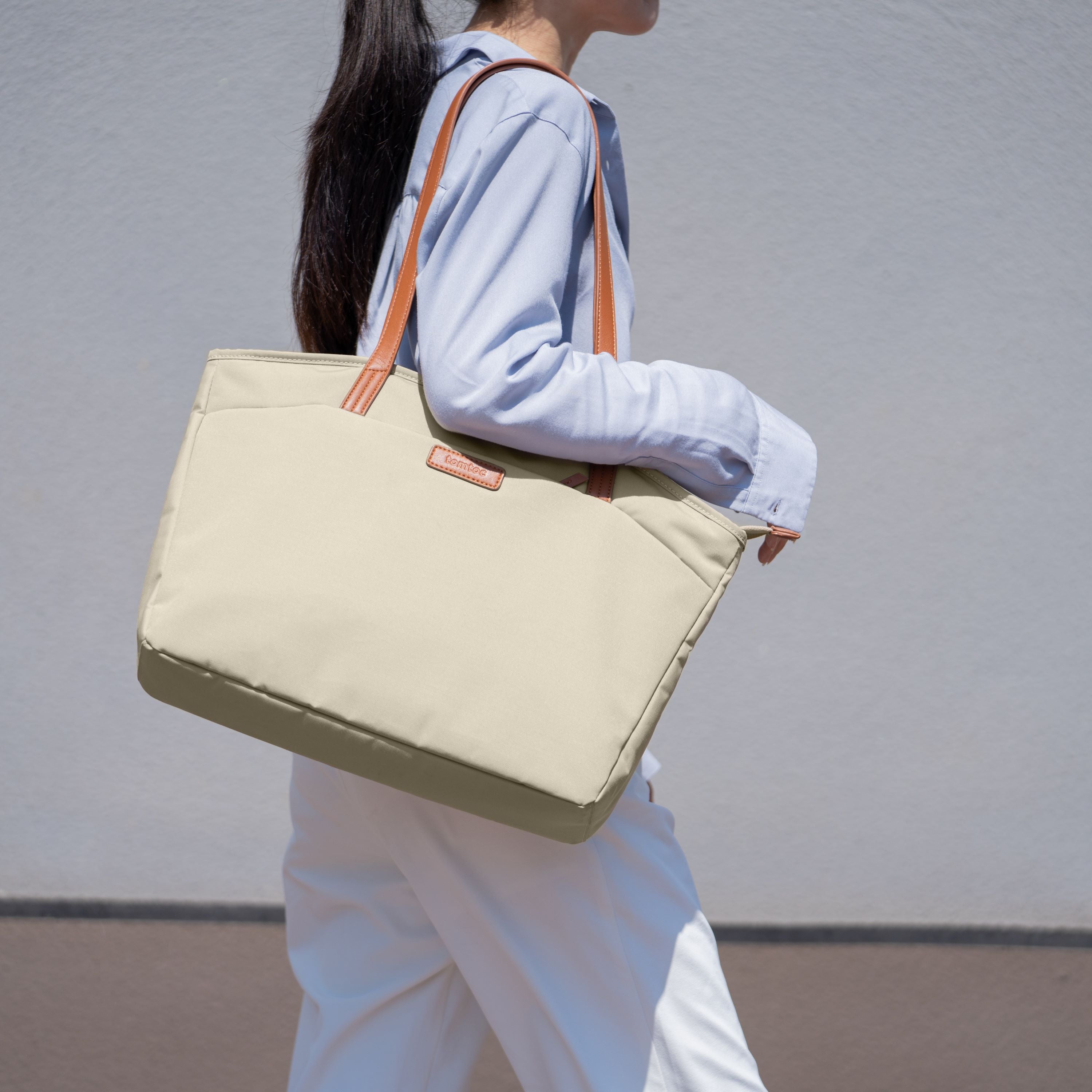 Versatile-T23 Laptop Tote Bag Khaki 16 Inch/18L