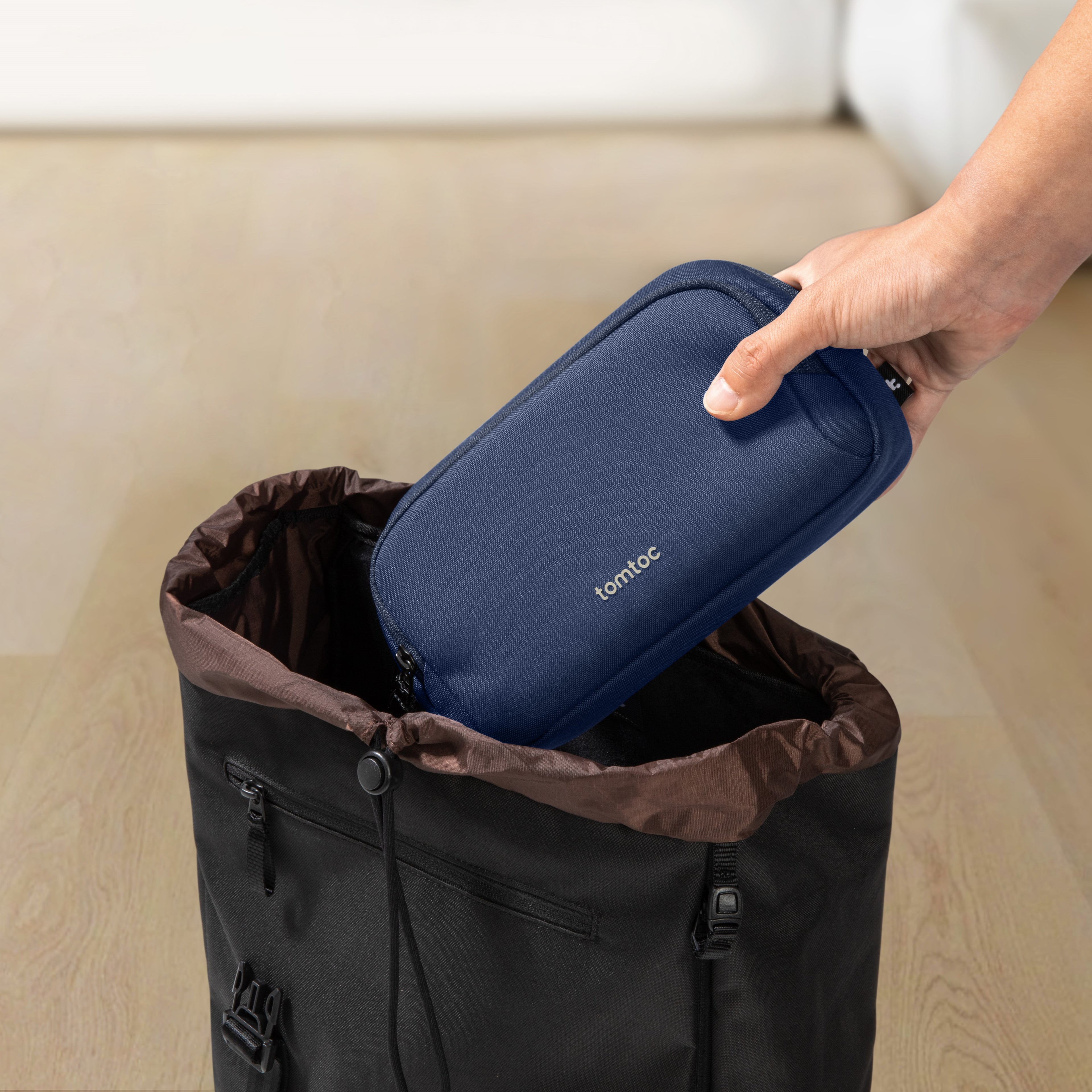Light-T12 Electronic Accessory Pouch 1.8L
