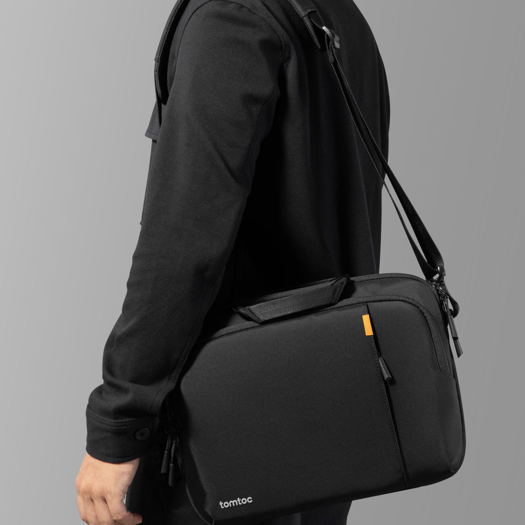 Defender-A30 Laptop Shoulder Bag Black 17.3-inch