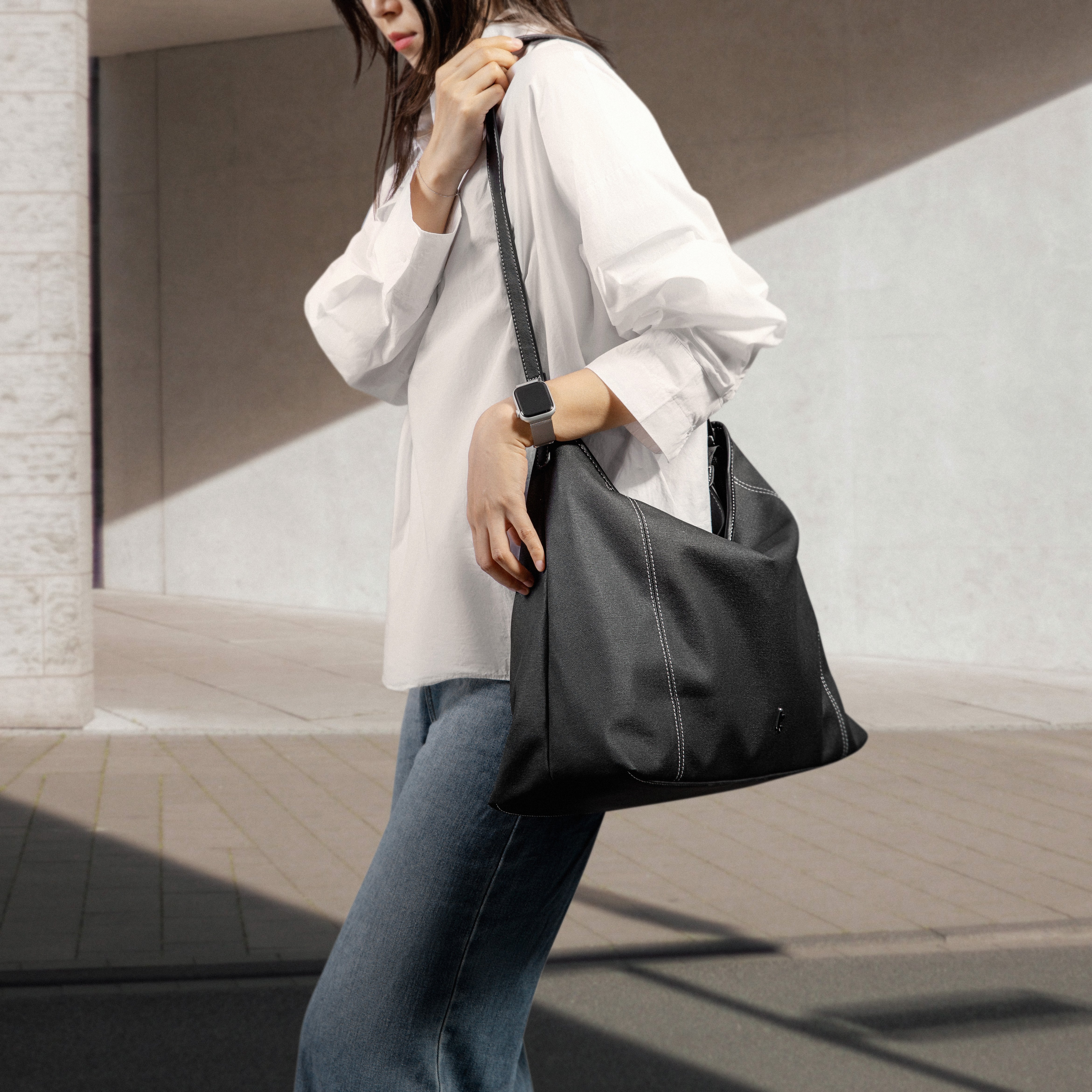 Versatile-T28 Laptop Tote Bag Black 16 Inch/18L with sleeve