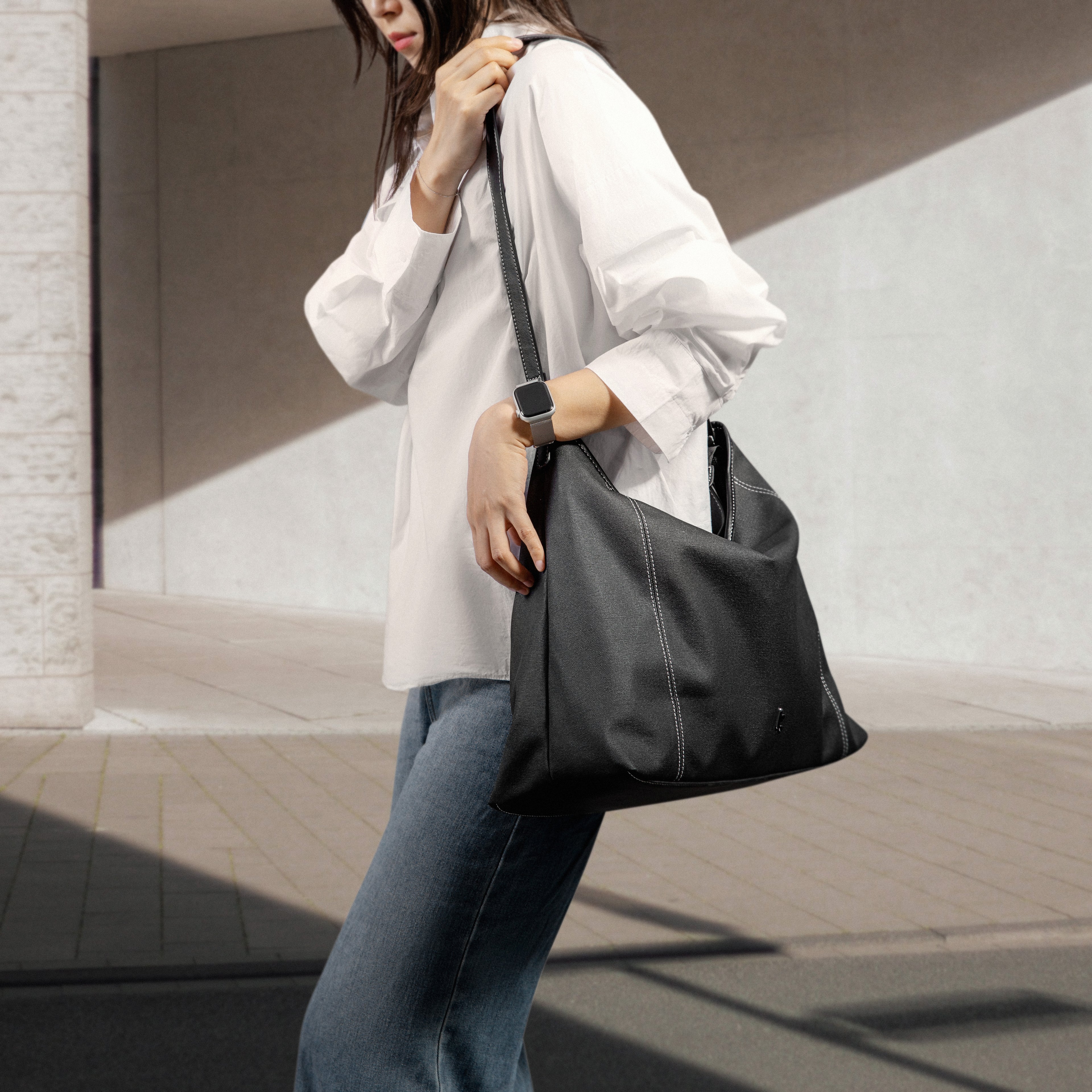 Versatile-T28 Laptop Tote Bag Black 16 Inch/18L with sleeve