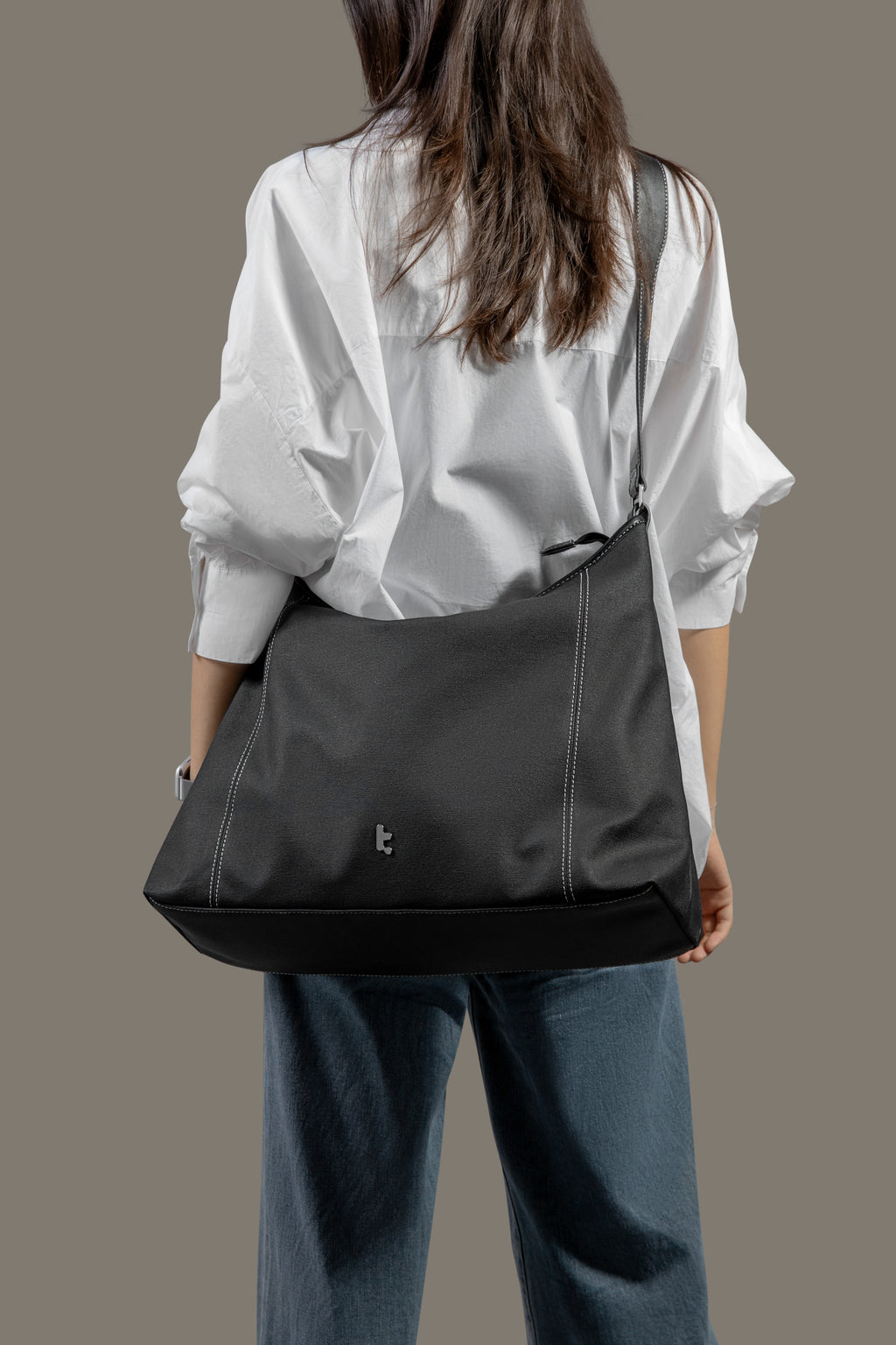 Versatile-T28 Laptop Tote Bag Black 16 Inch/18L with sleeve