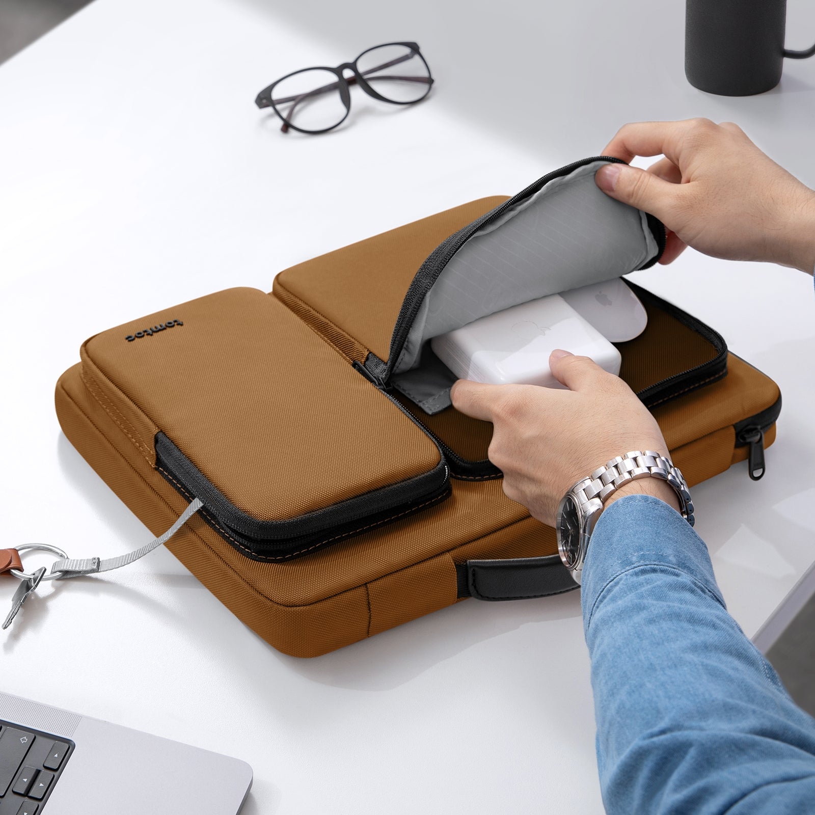 Defender-A42 Laptop Shoulder Bag 16-inch | Brown